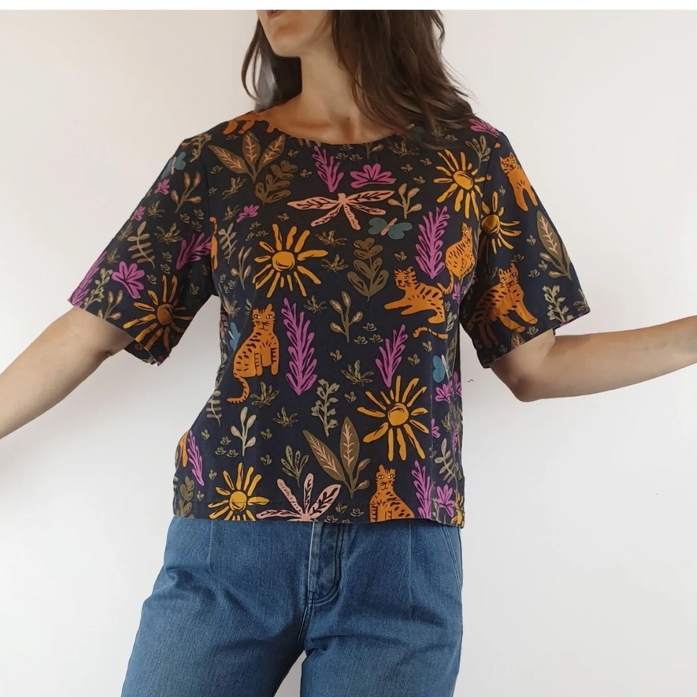 Princess Highway navy linen cotton Tiger / Floral top size UK12 or US8